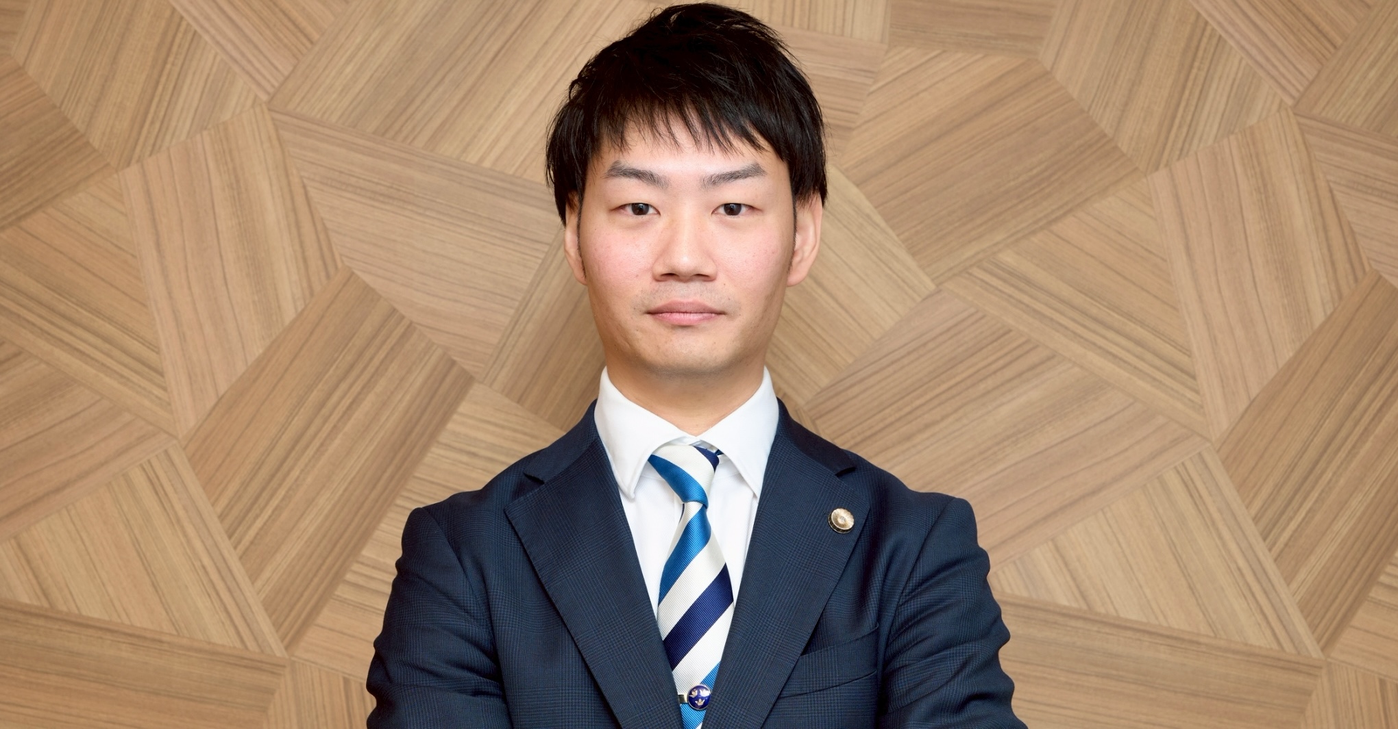 東弁護士